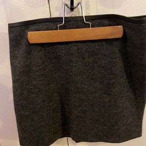NWT Faux Wool blackish grey Skirt. Size M